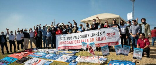 Supporters gather for the vote. Credit: Arturo Left and Ulises Vidal