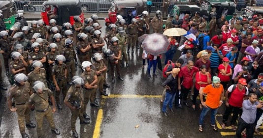 Foto: Protesta contra las reformas del gobierno en Sri Lanka (FTZ&GSEU).