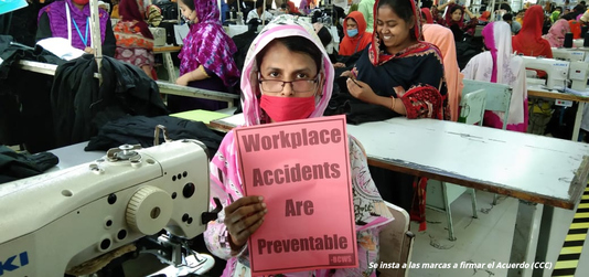 Foto: Trabajadora insta a las marcas a firmar el Acuerdo (CCC)