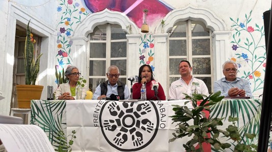 Foto: Conferencia de prensa para anunciar la presentación de la denuncia en el MRR (FAT).